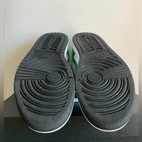 ❌SOLD❌Air Jordan 1 mid lucky green - Picture 8 of 13